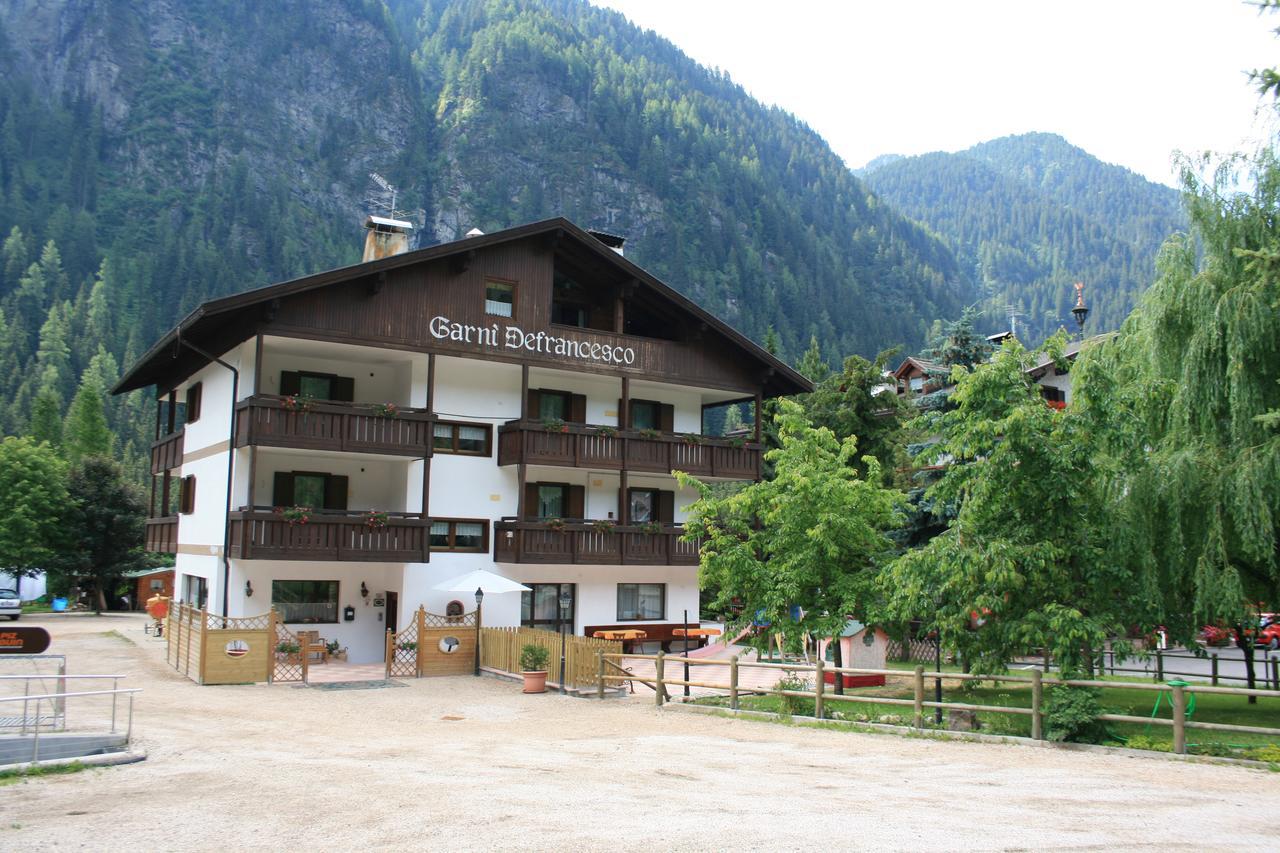 Hotel Garni Defrancesco Campitello di Fassa Exterior foto