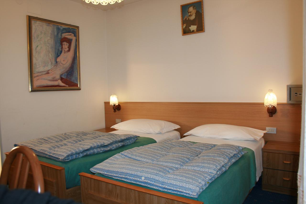 Hotel Garni Defrancesco Campitello di Fassa Exterior foto